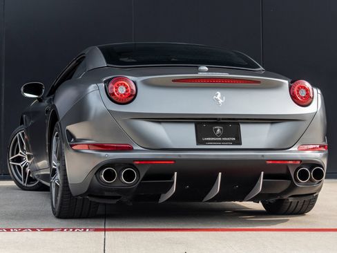 Used 2016 Ferrari California T RWD image 6