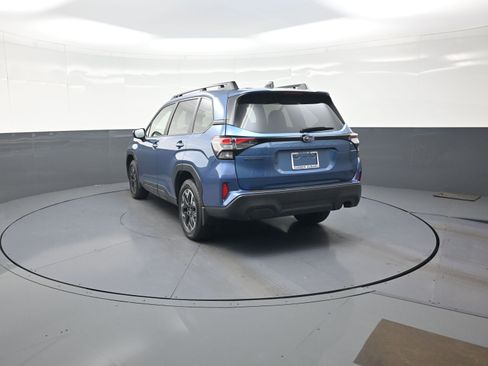 Used 2025 Subaru Forester Premium AWD/4WD image 5