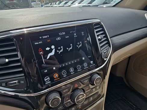 Certified 2022 Jeep Grand Cherokee Laredo E AWD/4WD image 22