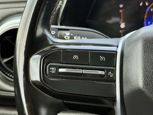 Used 2023 Chevrolet Colorado LT w/ LT Convenience Package RWD image 13