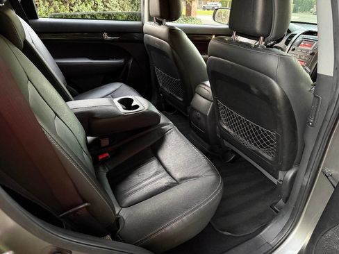 Used 2013 Kia Sorento EX w/ EX V6 Premium Pkg image 22
