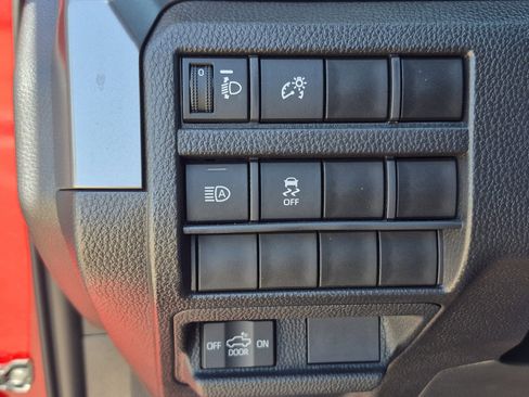 Certified 2025 Toyota Tacoma SR5 AWD/4WD image 37