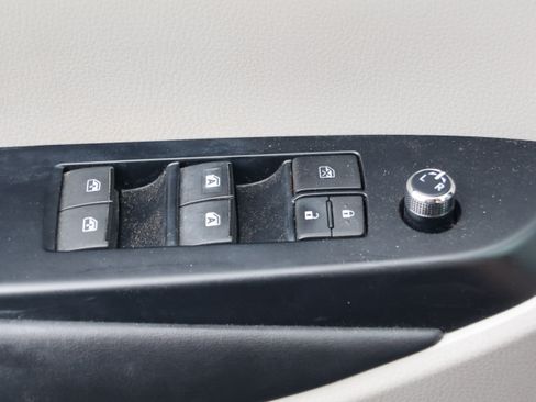 Used 2018 Toyota Highlander XLE FWD image 13