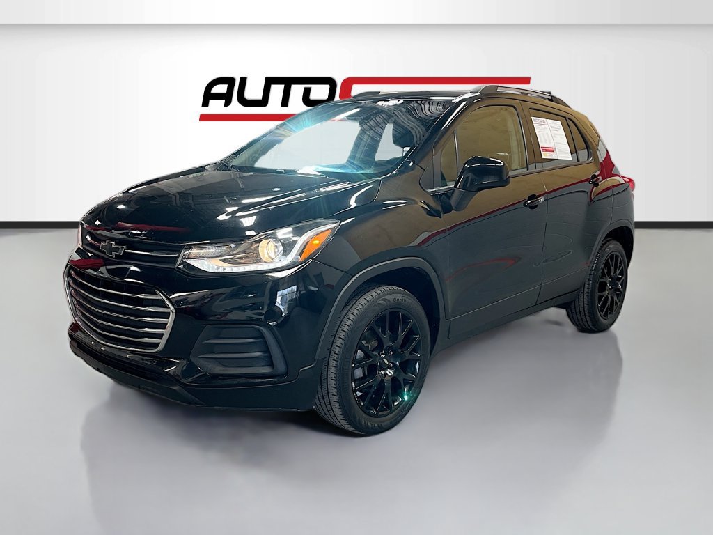 Used 2022 Chevrolet Trax LT w/ Premium Seat Package AWD/4WD image 3