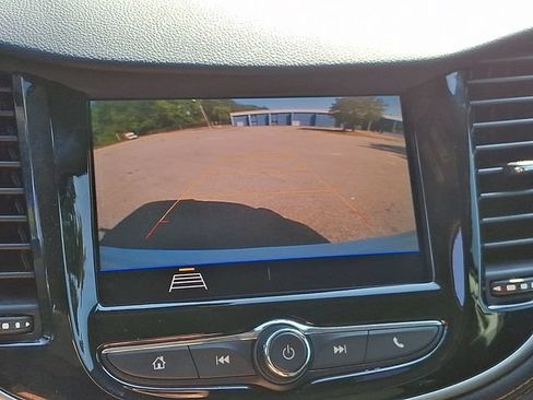 Used 2020 Chevrolet Trax LT w/ LT Convenience Package FWD image 21