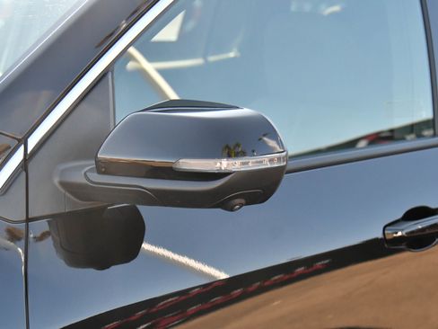 Used 2025 GMC Acadia Elevation image 14