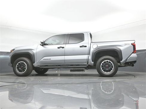 Used 2024 Toyota Tacoma 4x4 Double Cab image 33
