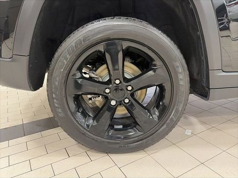 Used 2024 Jeep Grand Cherokee Altitude AWD/4WD image 25