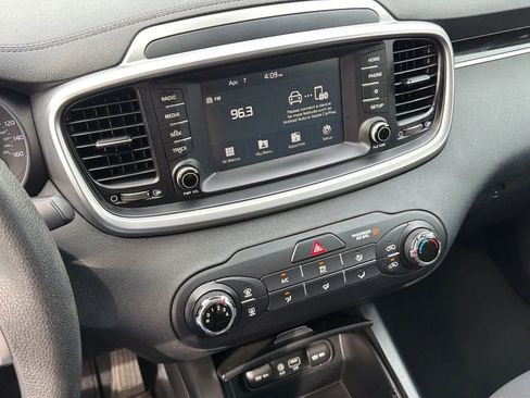 Used 2019 Kia Sorento L FWD image 12