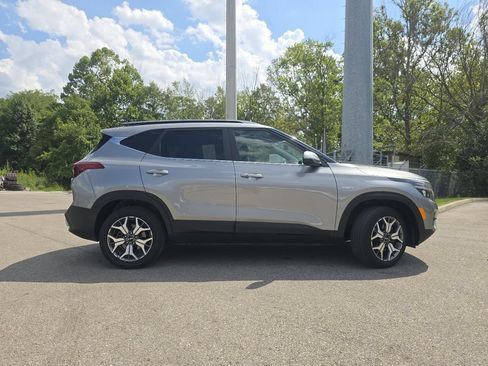 Used 2023 Kia Seltos EX AWD/4WD image 18