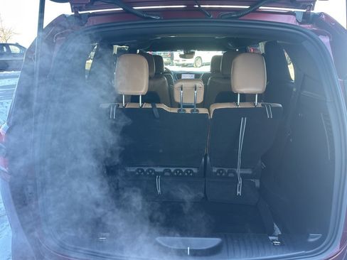 Used 2022 Chrysler Pacifica Touring-L w/ S Appearance Package image 30