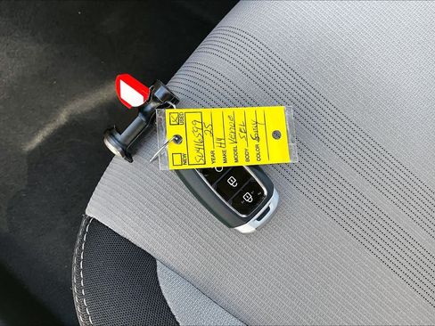 Certified 2025 Hyundai Venue SEL FWD image 15