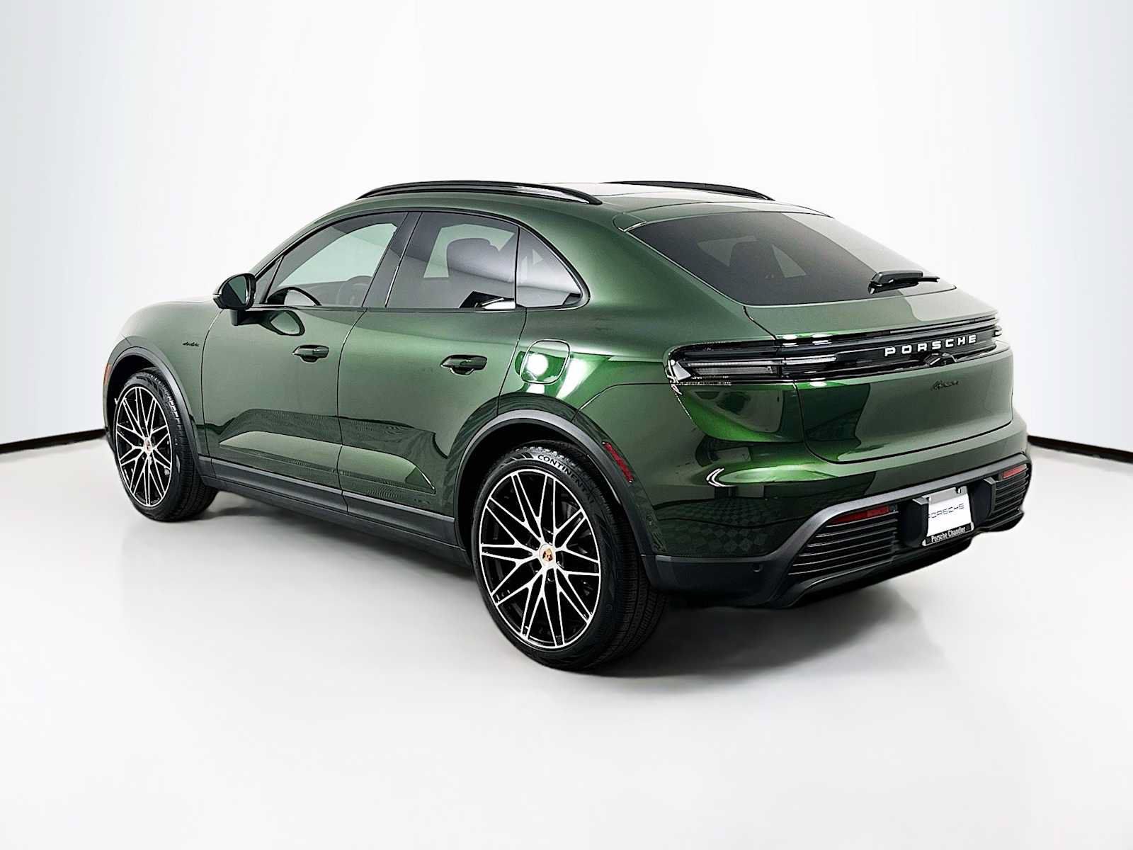 Used 2026 Porsche Macan Electric RWD image 3