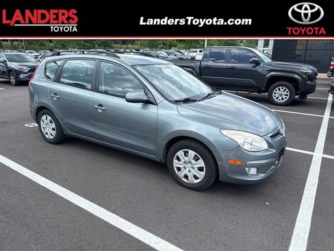 Used 2010 Hyundai Elantra SE w/ Popular Equipment Pkg 2 FWD image 1