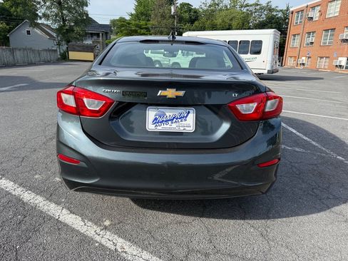 Used 2018 Chevrolet Cruze LT FWD image 4