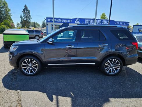 Used 2017 Ford Explorer Platinum AWD/4WD image 2