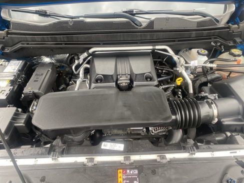 Used 2024 GMC Canyon AT4 w/ Technology Package image 2