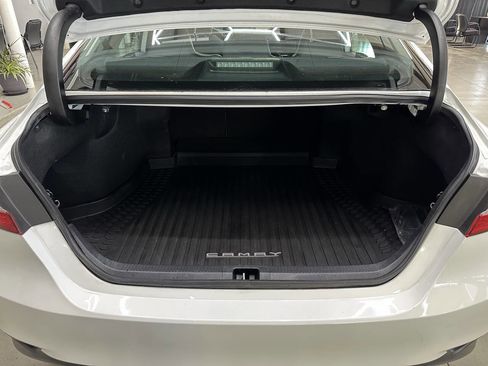 Used 2020 Toyota Camry LE image 8