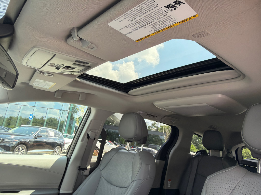 Used 2022 Toyota Sienna Limited AWD/4WD image 34