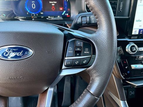 Used 2022 Ford Explorer King Ranch w/ Premium Technology Package image 21