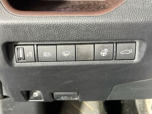 Used 2019 Toyota RAV4 Limited w/ Limited Grade Weather Package image 10