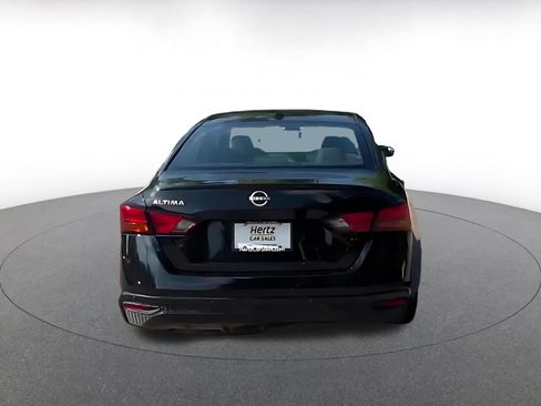 Used 2025 Nissan Altima 2.5 SV FWD image 11