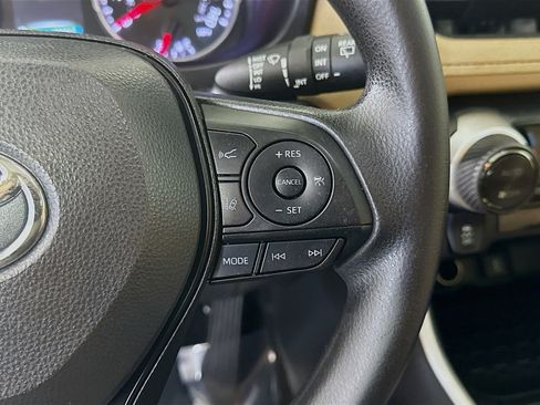 Used 2022 Toyota RAV4 XLE image 15