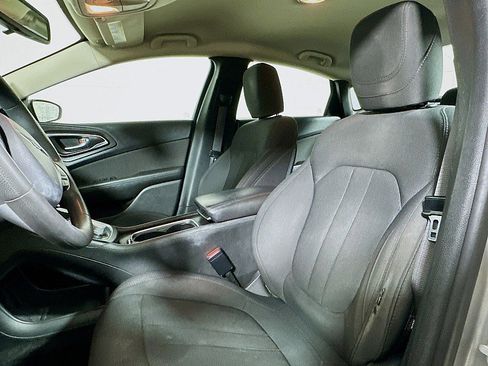 Used 2016 Chrysler 200 Limited image 11