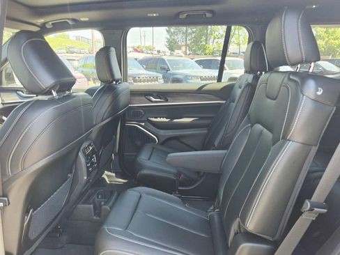 New 2026 Jeep Grand Cherokee L Limited w/ Limited Altitude Package AWD/4WD image 14