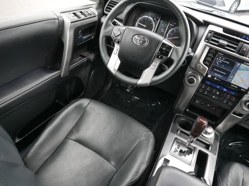 Used 2022 Toyota 4Runner Limited AWD/4WD image 9