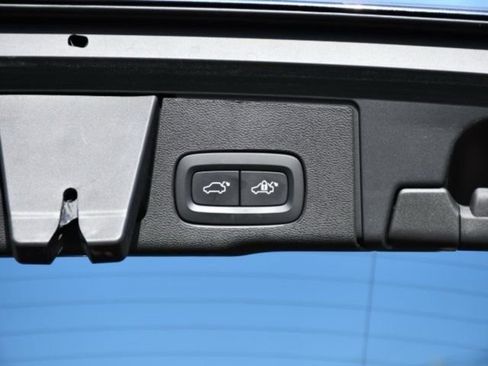 Certified 2025 Volvo XC60 B5 Plus image 24