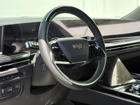 New 2026 Cadillac Escalade Luxury AWD/4WD image 18