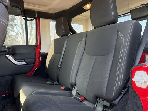 Used 2017 Jeep Wrangler Unlimited Sahara w/ Connectivity Group image 8