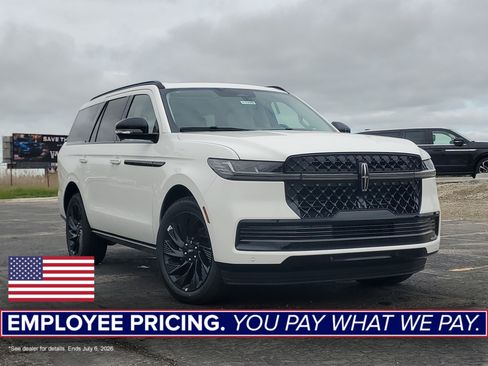 New 2026 Lincoln Navigator Reserve w/ Jet Appearance Package AWD/4WD image 1