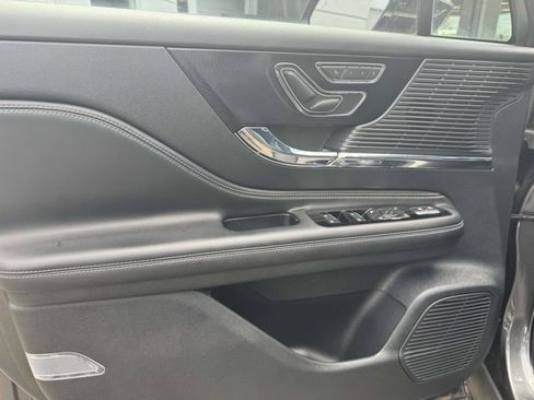 Used 2020 Lincoln Corsair AWD w/ Premium Package image 17