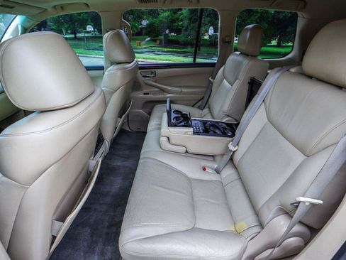 Used 2011 Lexus LX 570 4WD w/ Luxury Pkg image 44