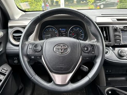 Used 2018 Toyota RAV4 XLE w/ Plus Extra Value Package AWD/4WD image 8