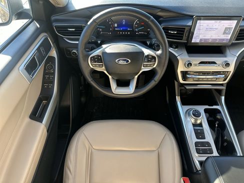 Used 2021 Ford Explorer XLT w/ Equipment Group 202A image 17