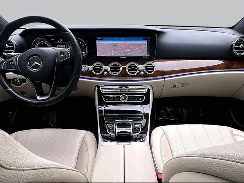 Used 2018 Mercedes-Benz E 400 4MATIC Sedan image 16