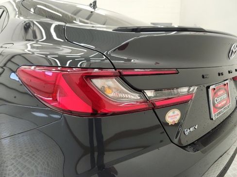 Used 2025 Toyota Camry SE image 22