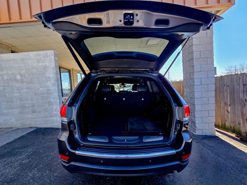 Used 2018 Jeep Grand Cherokee Limited image 39