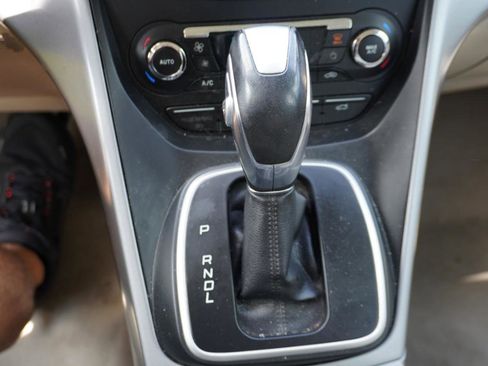 Used 2015 Ford C-MAX SE w/ Equipment Group 201A FWD image 32