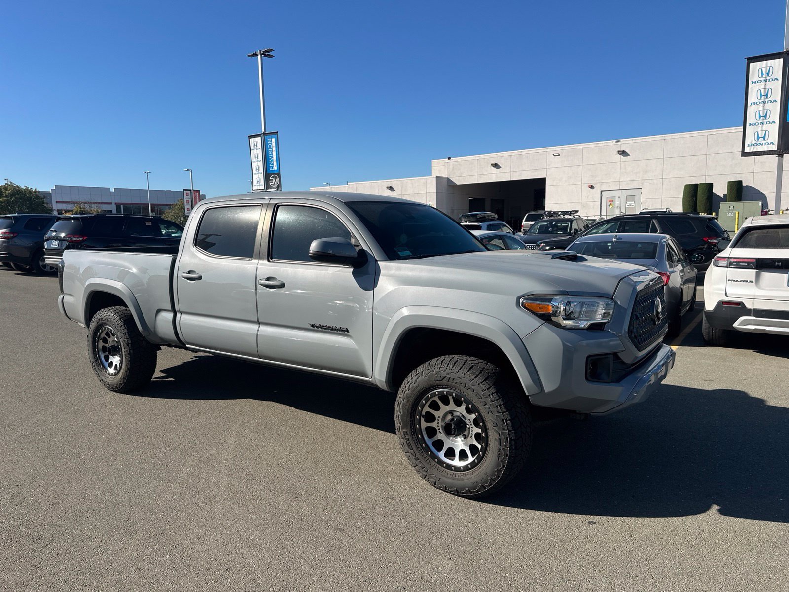 Used 2019 Toyota Tacoma TRD Sport RWD image 2