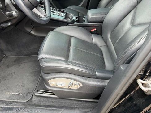 Used 2023 Porsche Macan Turbo image 21