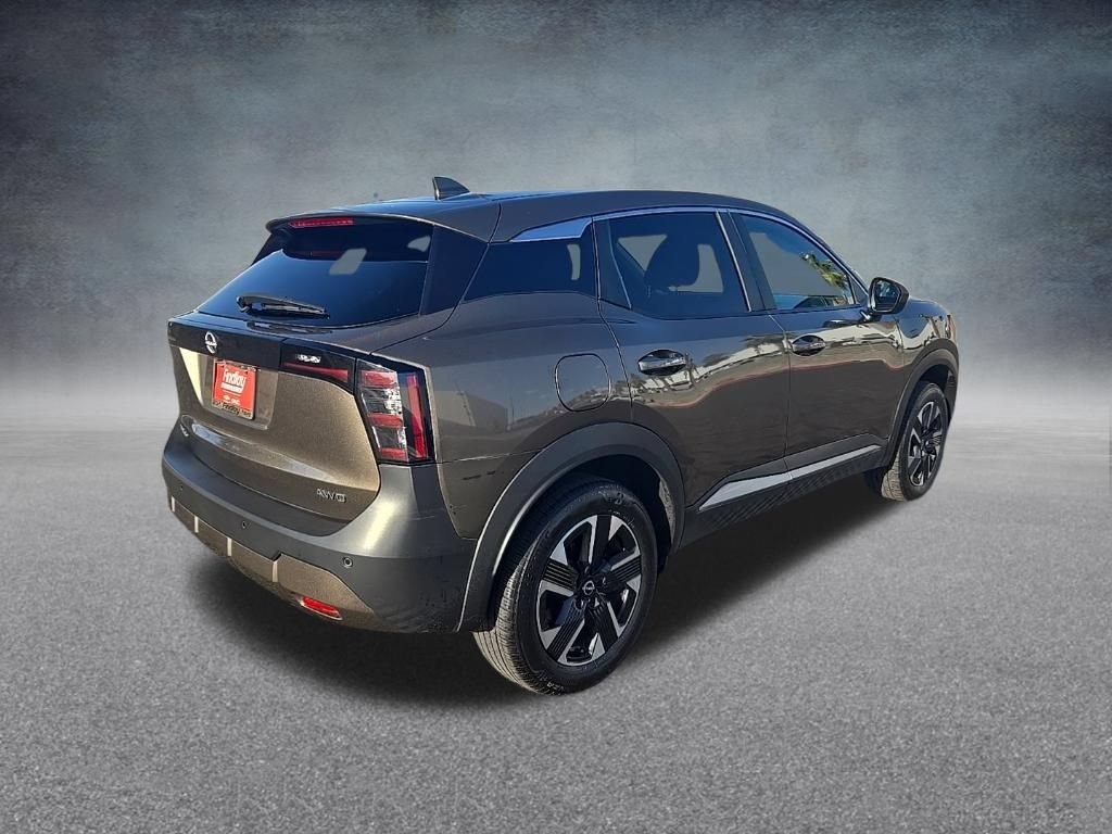 Used 2025 Nissan Kicks SV AWD/4WD image 3