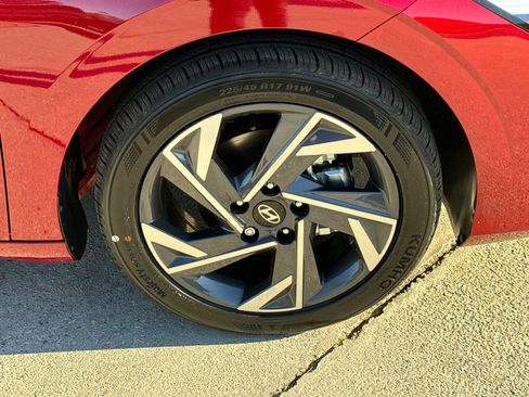 Certified 2025 Hyundai Elantra Sport image 12