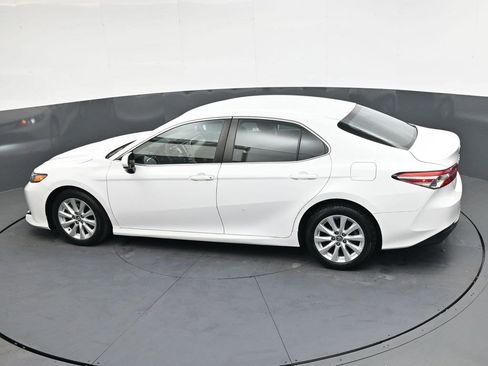 Used 2018 Toyota Camry LE FWD image 20