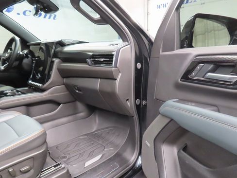 Used 2025 GMC Yukon XL AT4 w/ AT4 Premium Package image 30
