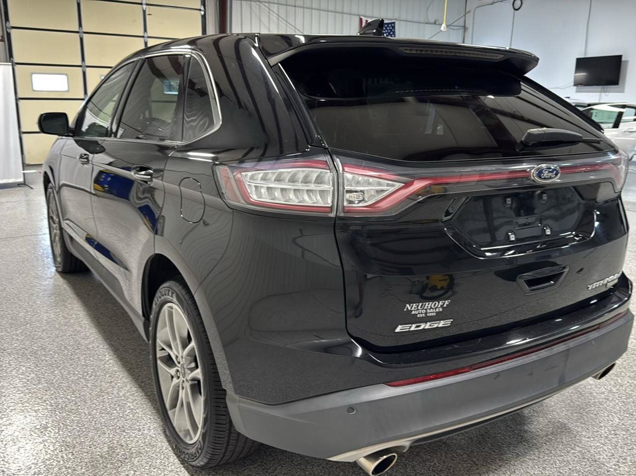 Used 2018 Ford Edge Titanium w/ Equipment Group 301A FWD image 5