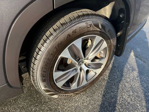 Used 2021 Toyota Highlander XLE image 10